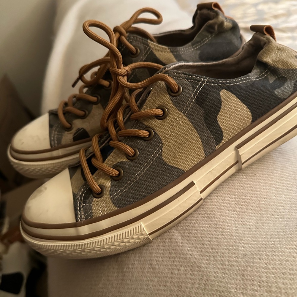 Very G camo print sneakers
